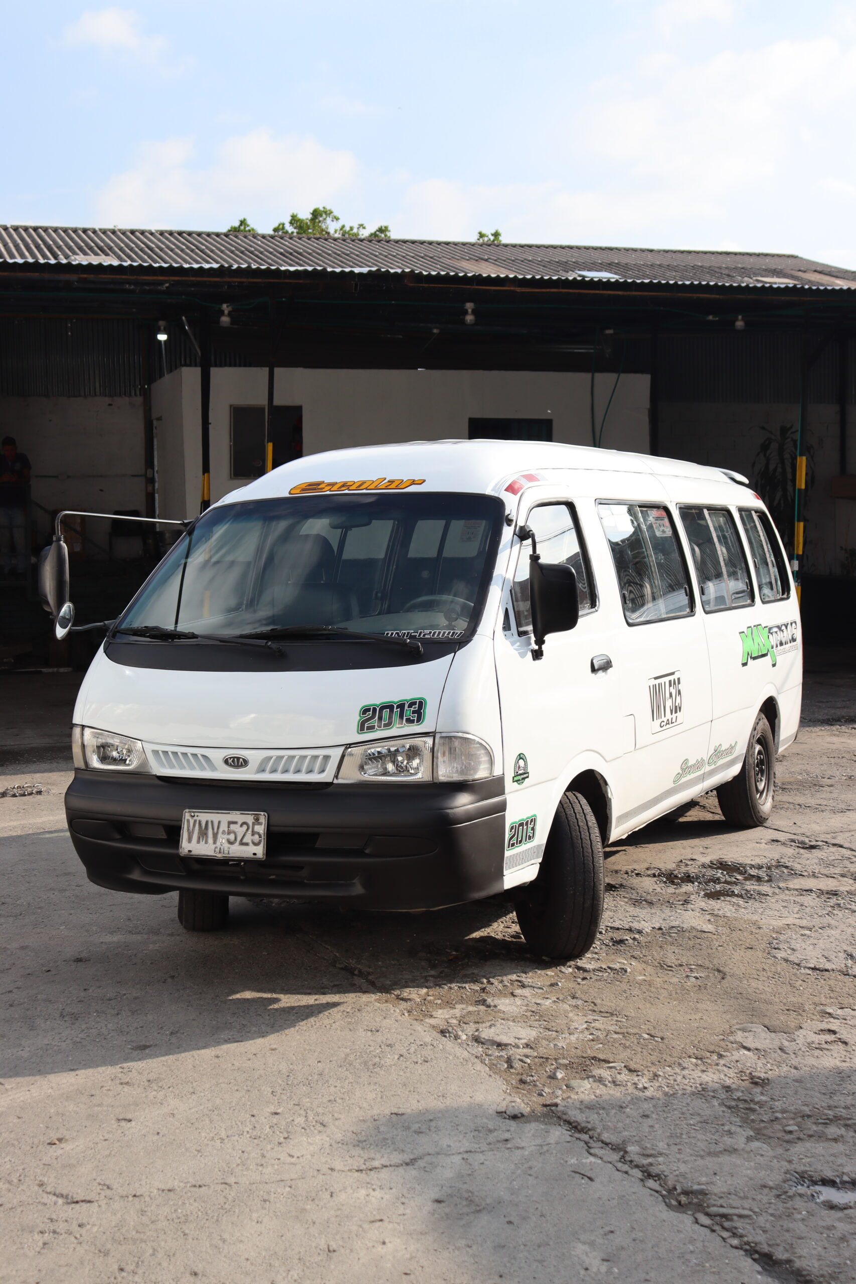 VEHICULO DE TRANSPORTE ESCOLAR ARMENIA QUINDIO