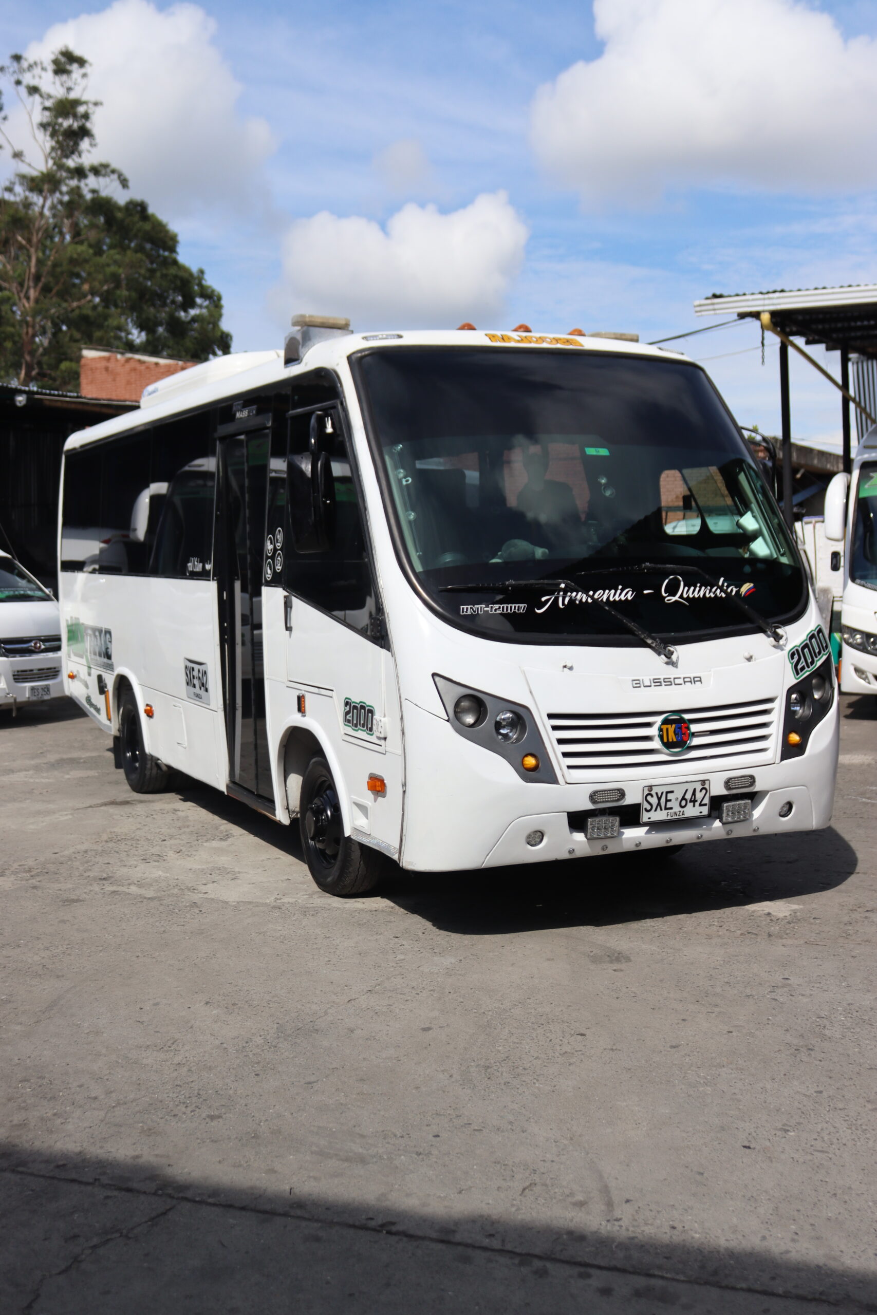 BUSETA DE TRANSPORTE ESCOLAR ARMENIA QUINDIO