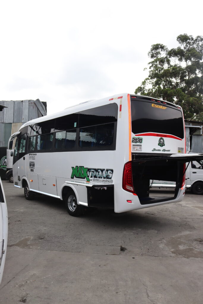 VEHICULO DE SERVICIO ESPECIAL TRANSPORTE EMPRESARIAL TURISMO Y ESCOLAR